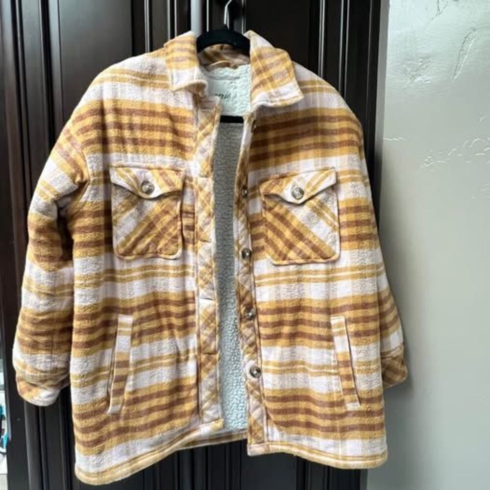 Aerie Love Tree shacket jacket in a gold, brown,ivory plaid XS Oversized